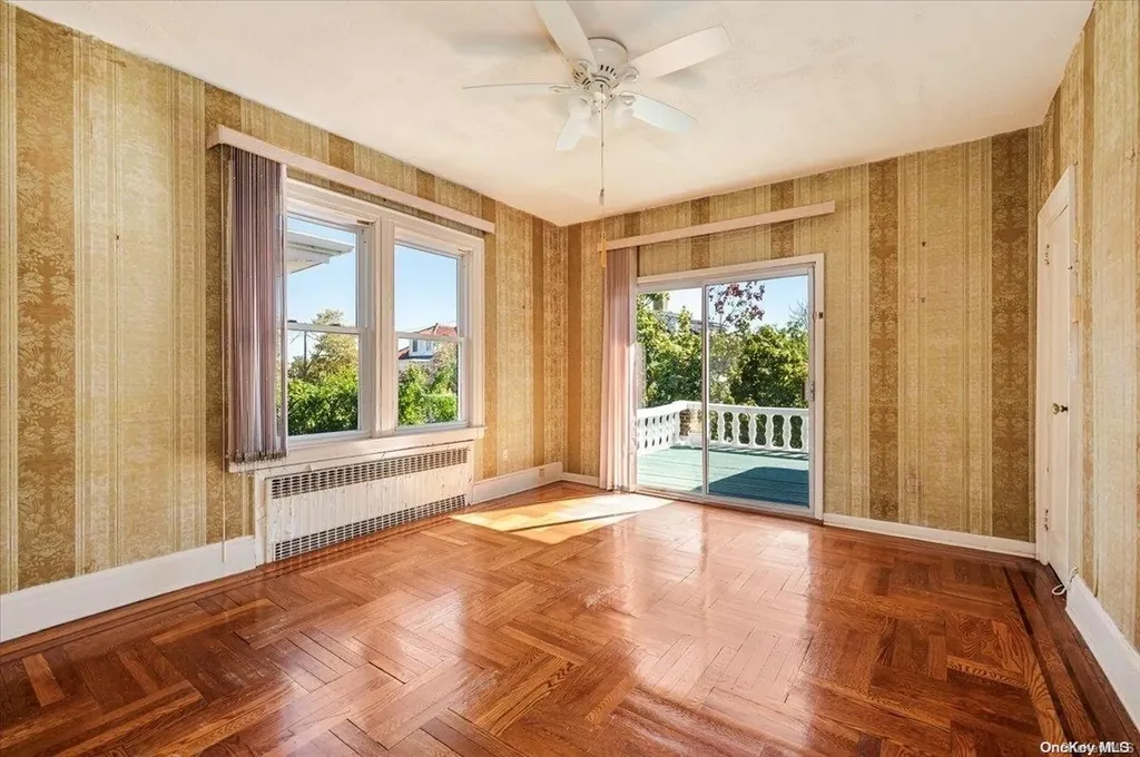 28 W Walnut Street Long Beach NY 11561