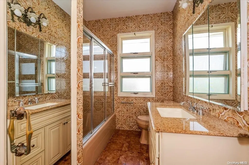 28 W Walnut Street Long Beach NY 11561