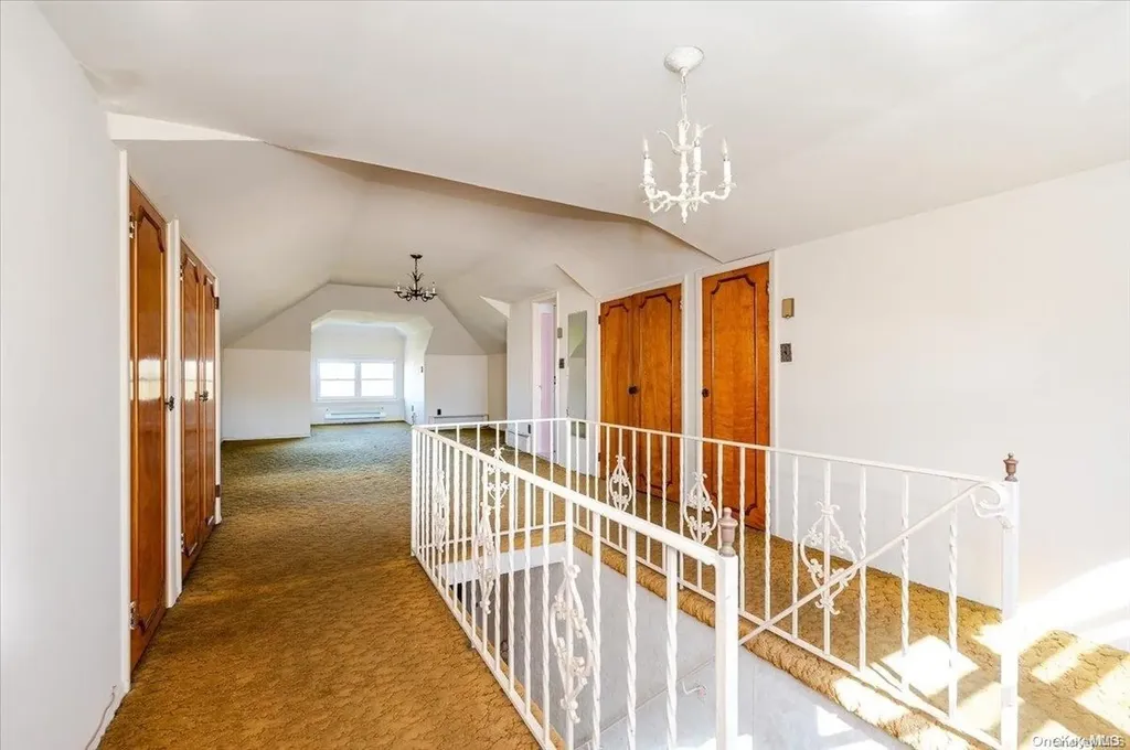 28 W Walnut Street Long Beach NY 11561