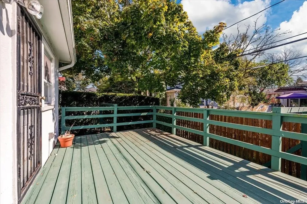 28 W Walnut Street Long Beach NY 11561