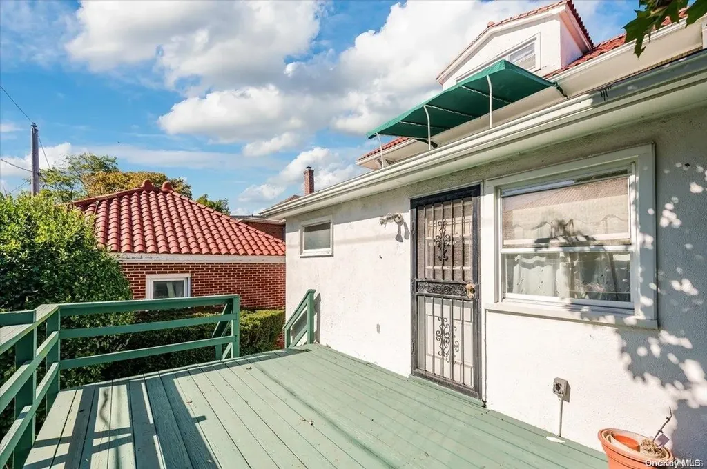28 W Walnut Street Long Beach NY 11561