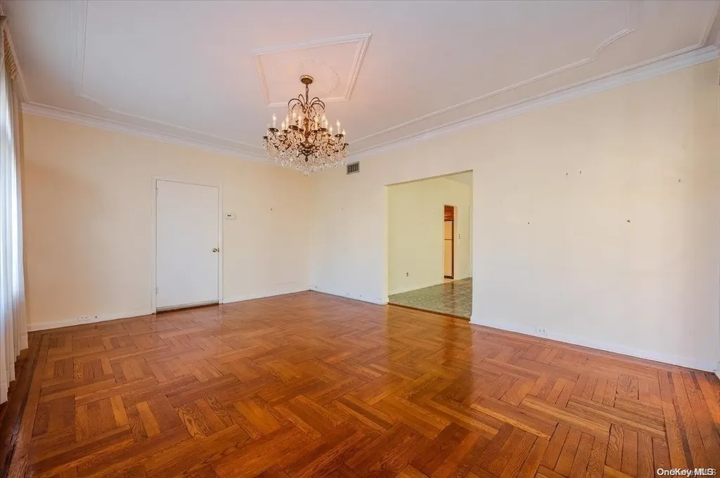 28 W Walnut Street Long Beach NY 11561