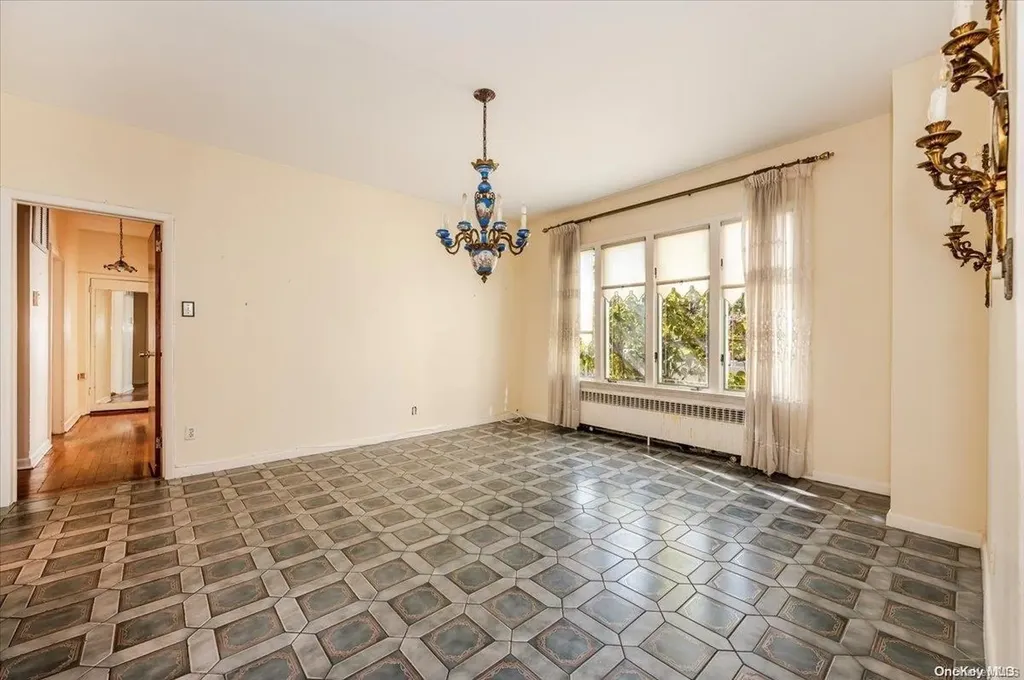 28 W Walnut Street Long Beach NY 11561