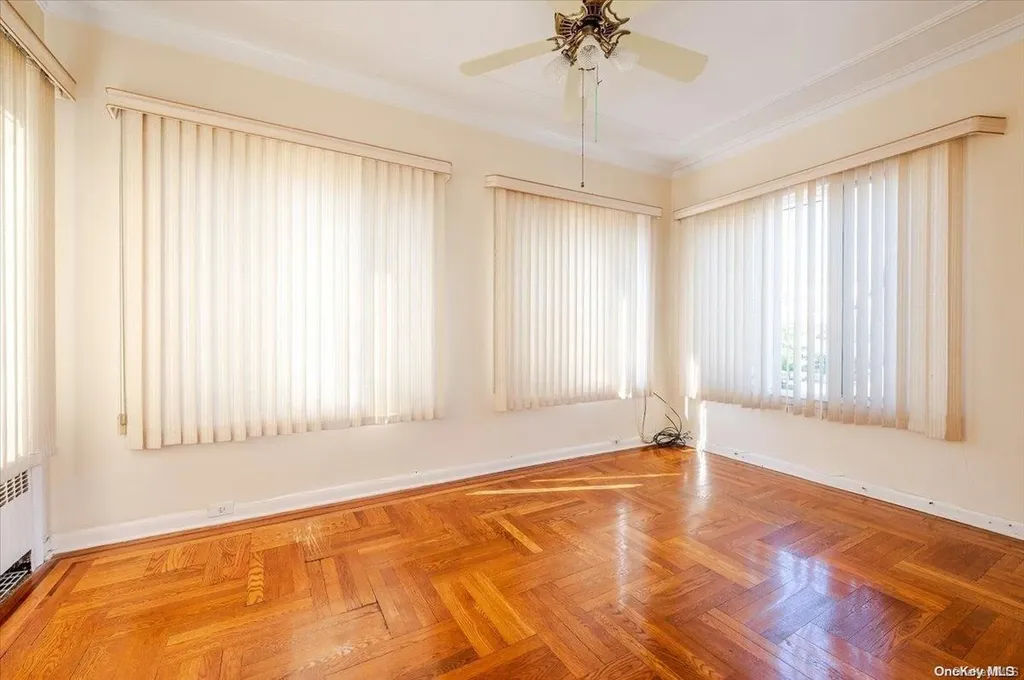 28 W Walnut Street Long Beach NY 11561
