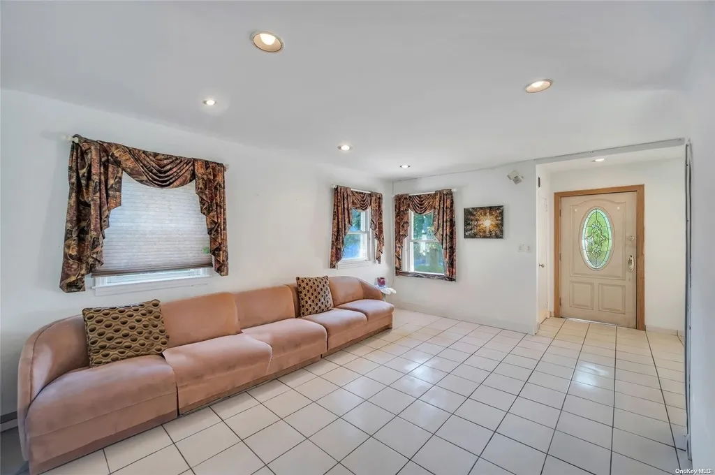 81-59 Commonwealth Boulevard Bellerose NY 11426