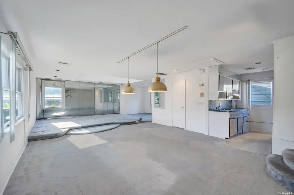 81-59 Commonwealth Boulevard Bellerose NY 11426