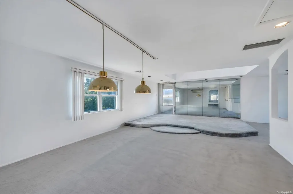 81-59 Commonwealth Boulevard Bellerose NY 11426