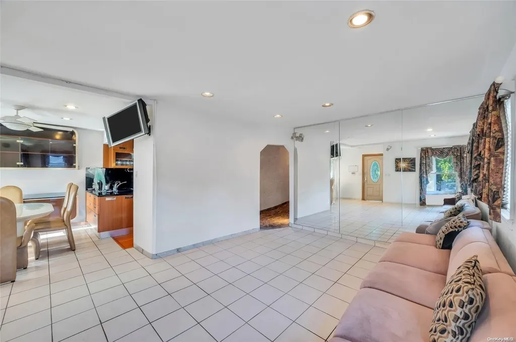 81-59 Commonwealth Boulevard Bellerose NY 11426