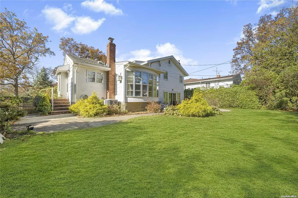 64 Shelbourne Lane New Hyde Park NY 11040