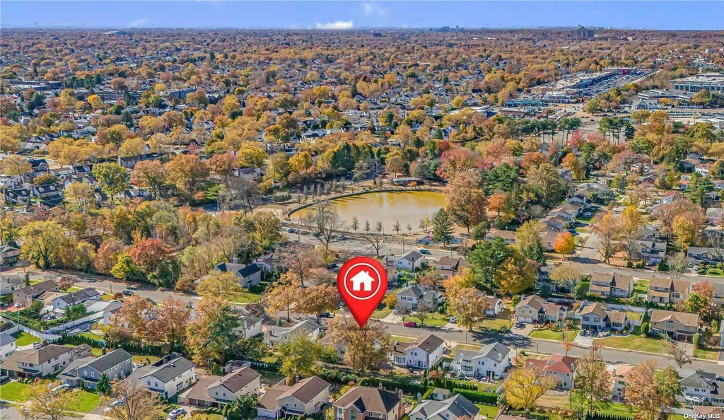 64 Shelbourne Lane New Hyde Park NY 11040