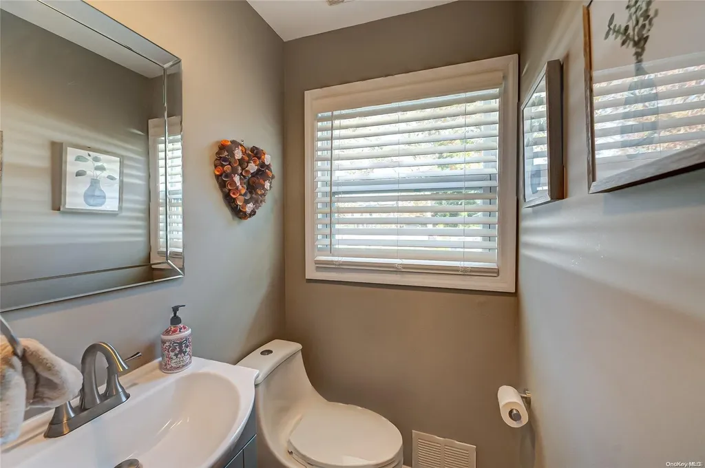 32 High Gate Drive Smithtown NY 11787