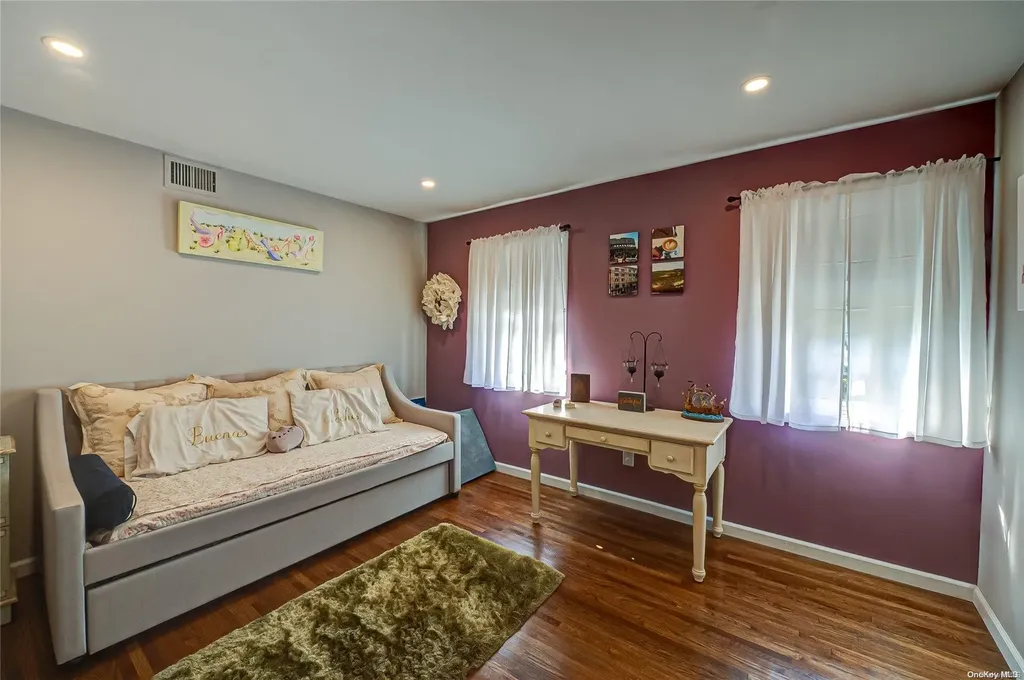 32 High Gate Drive Smithtown NY 11787