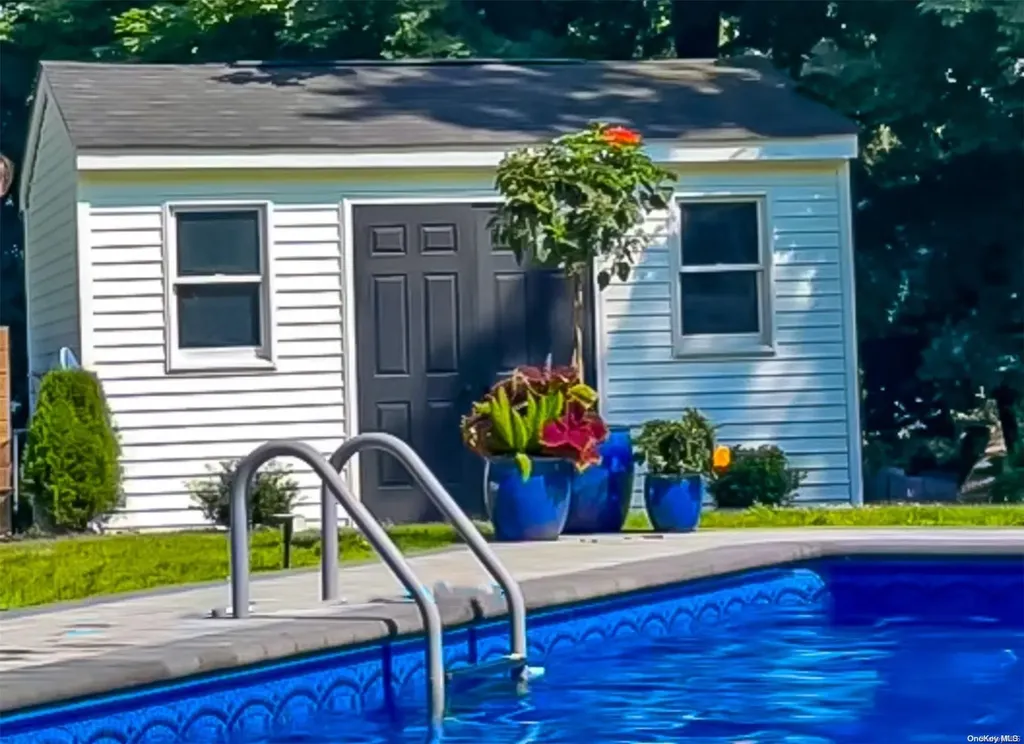 32 High Gate Drive Smithtown NY 11787