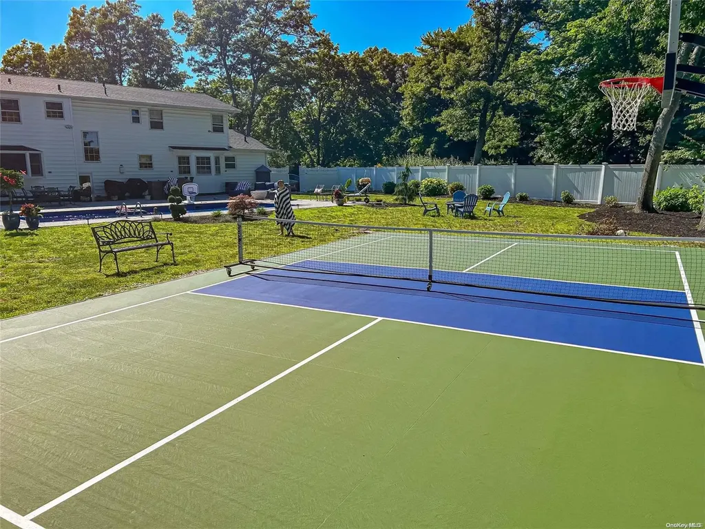 32 High Gate Drive Smithtown NY 11787