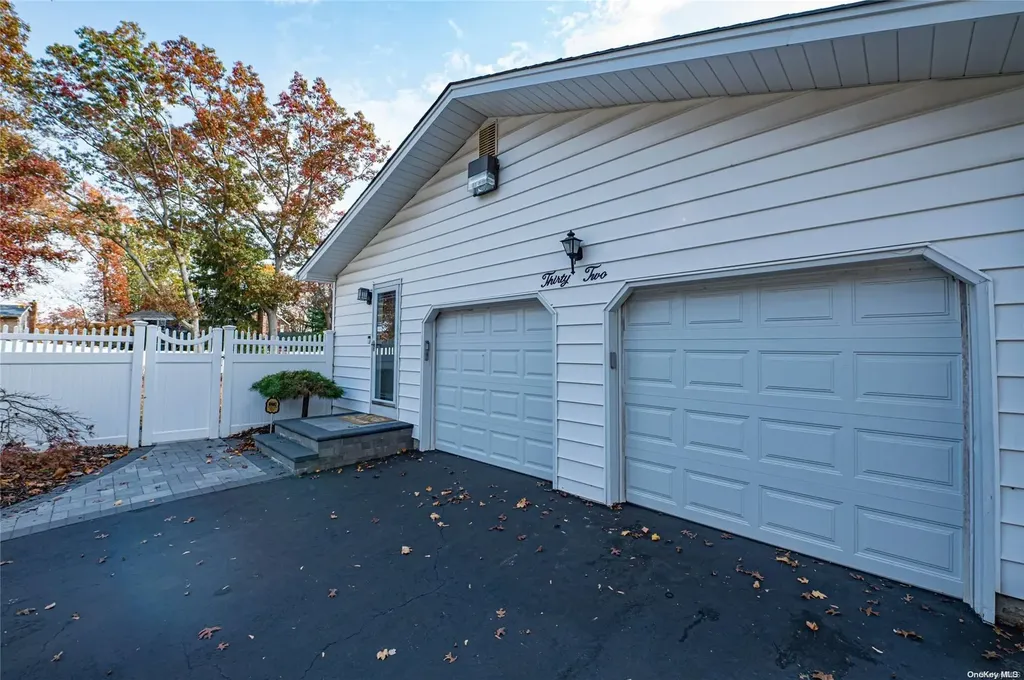 32 High Gate Drive Smithtown NY 11787