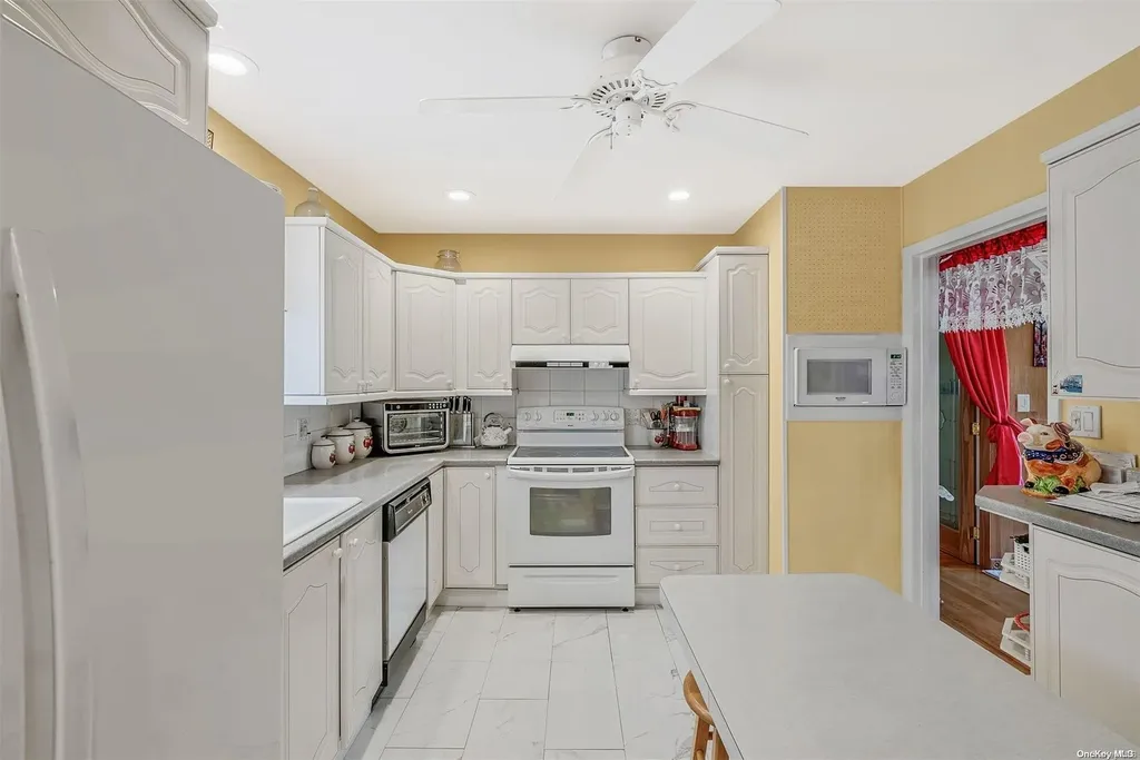 35 Florence Avenue Freeport NY 11520