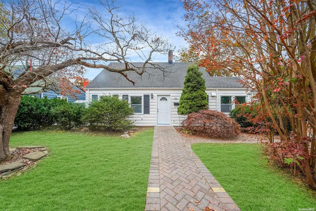 647 Lowell Street Westbury NY 11590