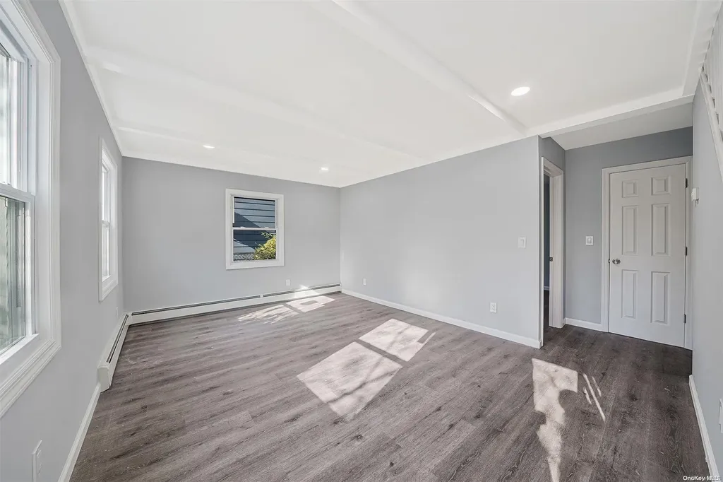 647 Lowell Street Westbury NY 11590