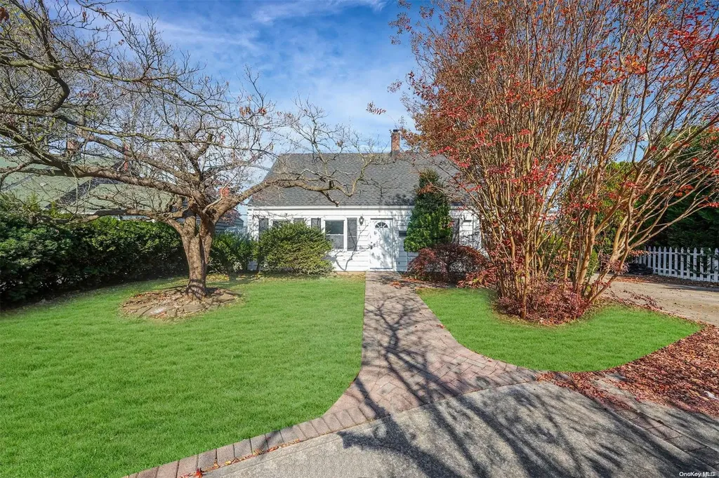 647 Lowell Street Westbury NY 11590