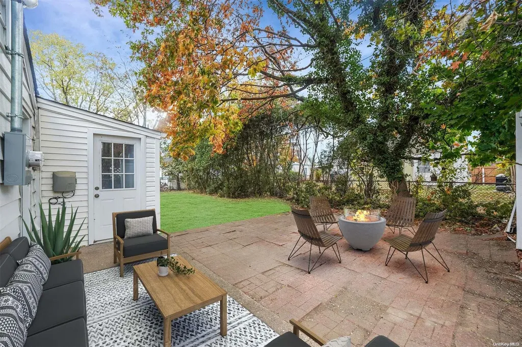 647 Lowell Street Westbury NY 11590