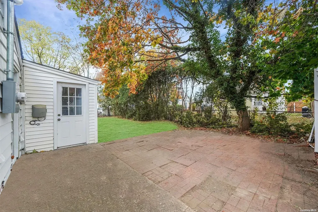 647 Lowell Street Westbury NY 11590