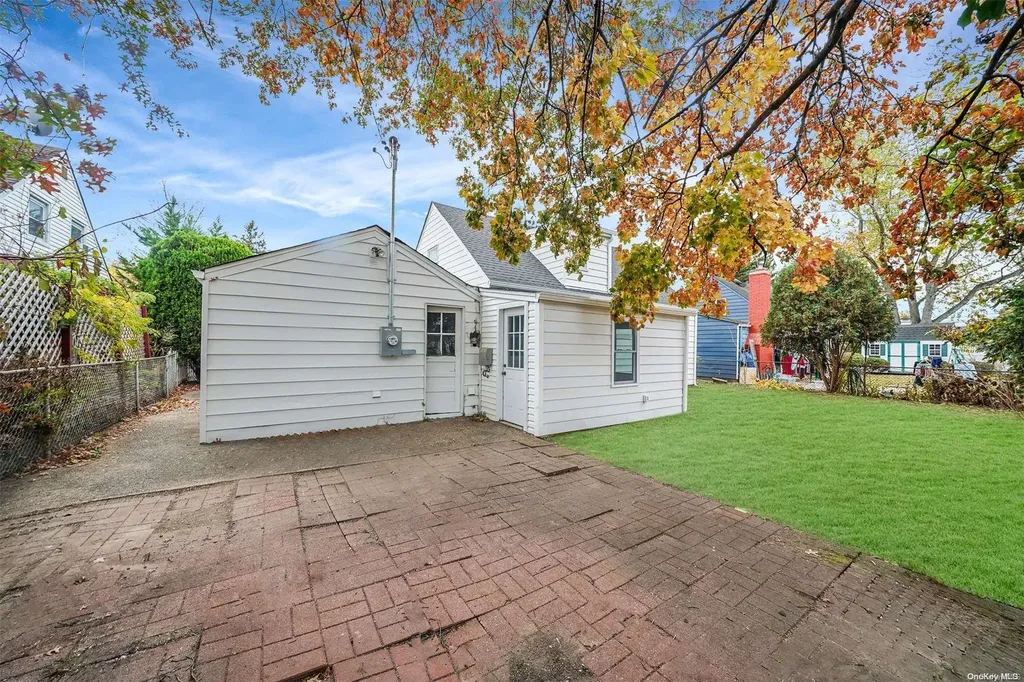 647 Lowell Street Westbury NY 11590