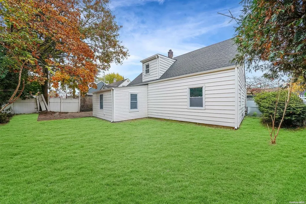 647 Lowell Street Westbury NY 11590