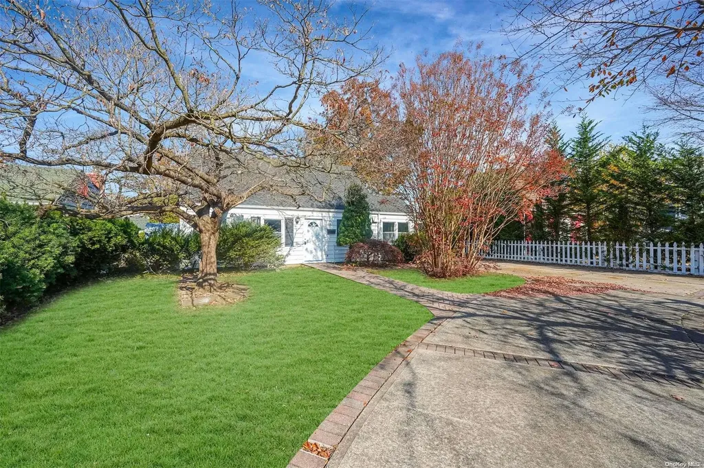 647 Lowell Street Westbury NY 11590