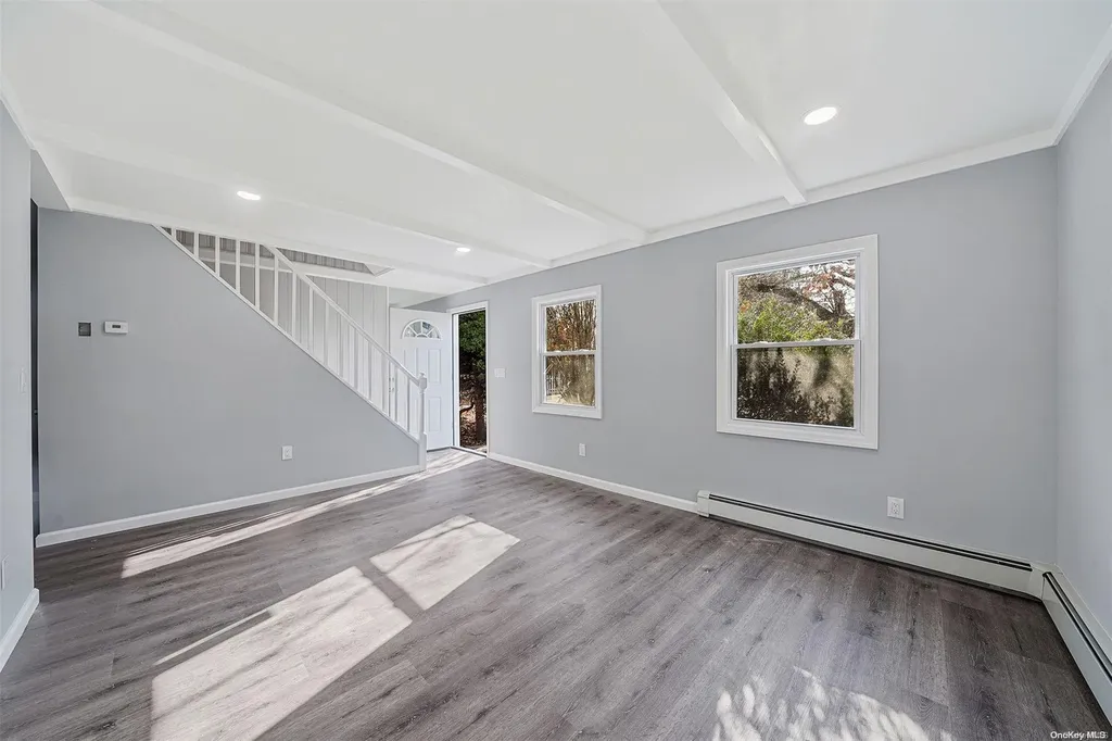 647 Lowell Street Westbury NY 11590