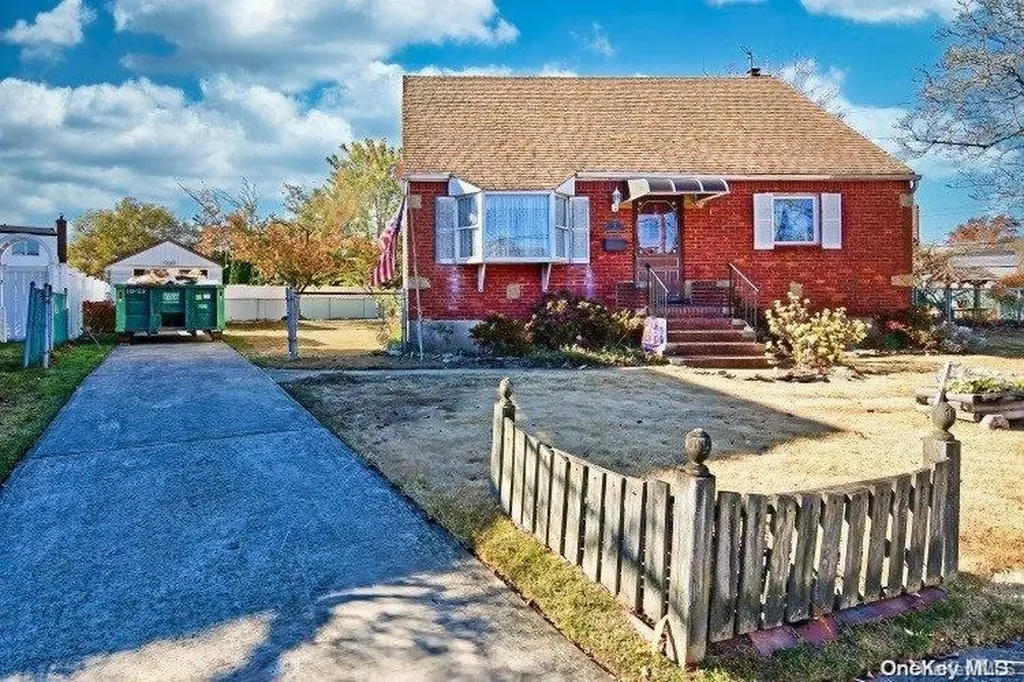 9 Surrey Lane Bellmore NY 11710