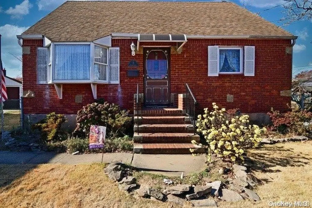 9 Surrey Lane Bellmore NY 11710