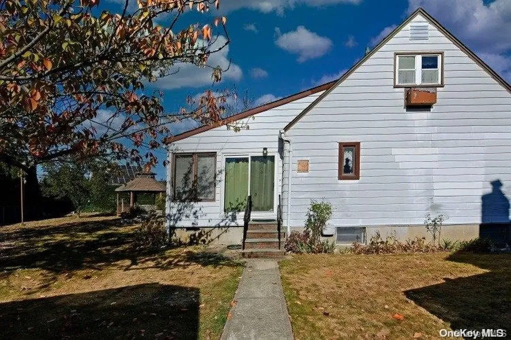 9 Surrey Lane Bellmore NY 11710