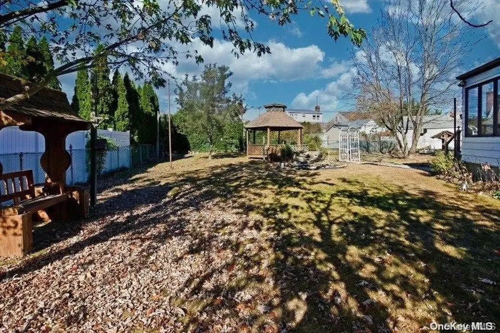 9 Surrey Lane Bellmore NY 11710