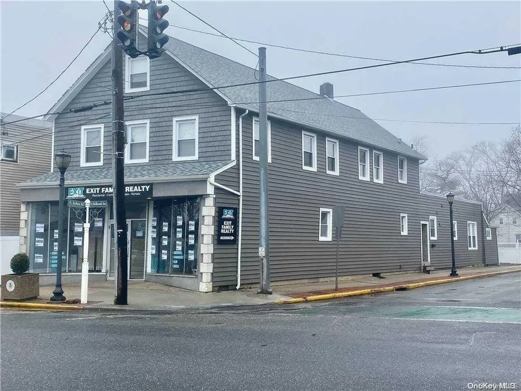 8 E John Street Lindenhurst NY 11757