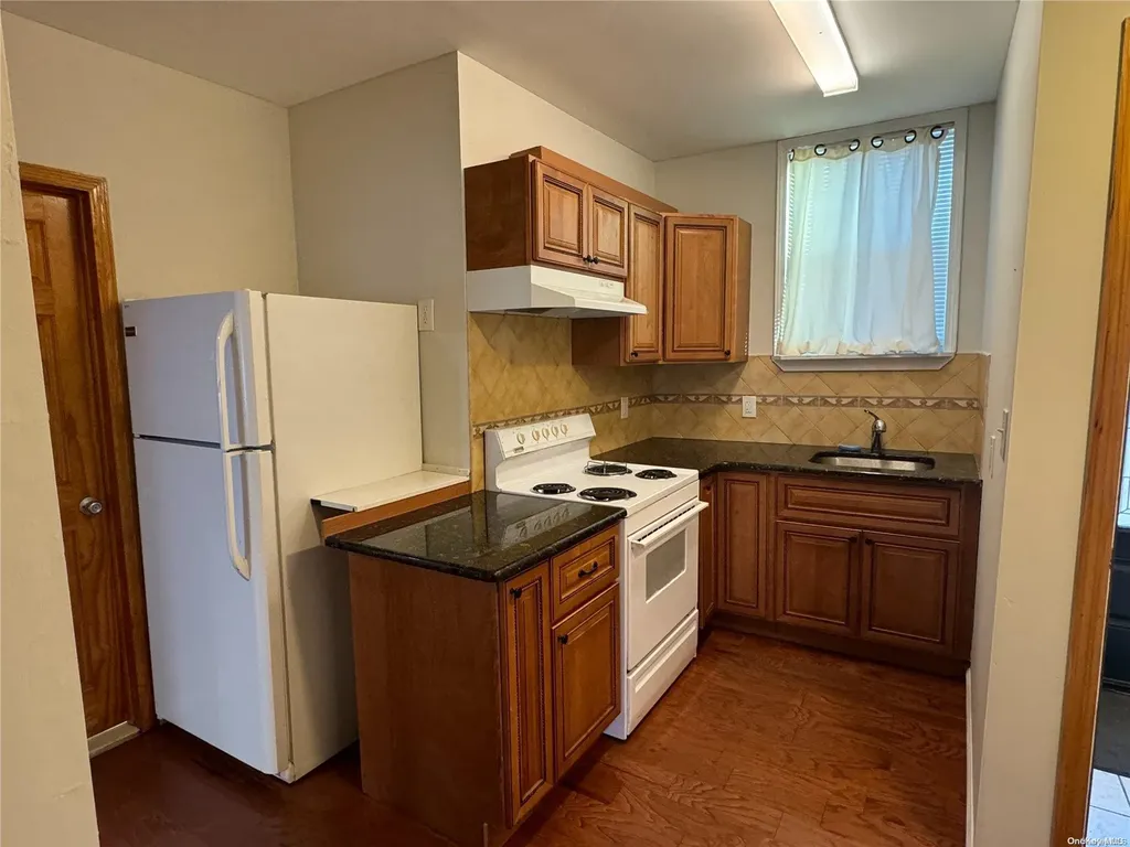 8 E John Street Lindenhurst NY 11757