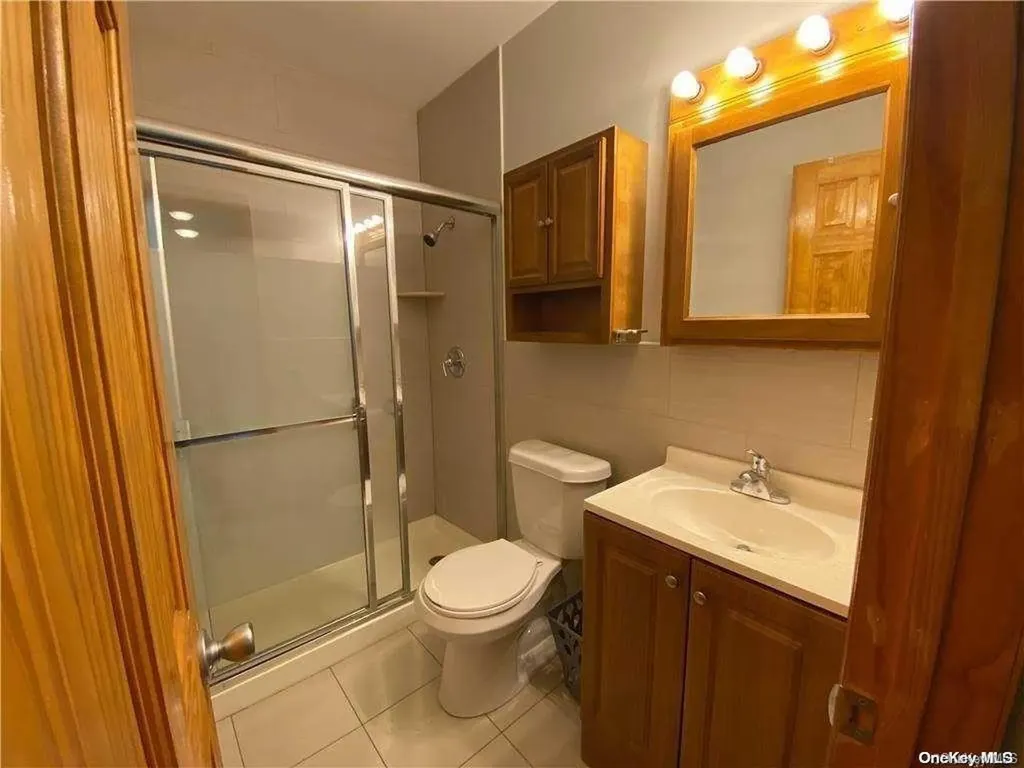 8 E John Street Lindenhurst NY 11757