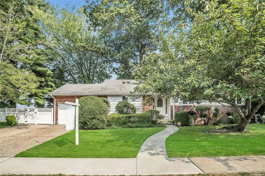 105 Ira Road Syosset NY 11791