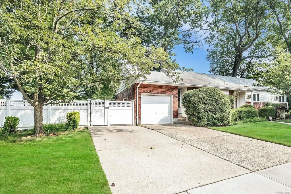 105 Ira Road Syosset NY 11791