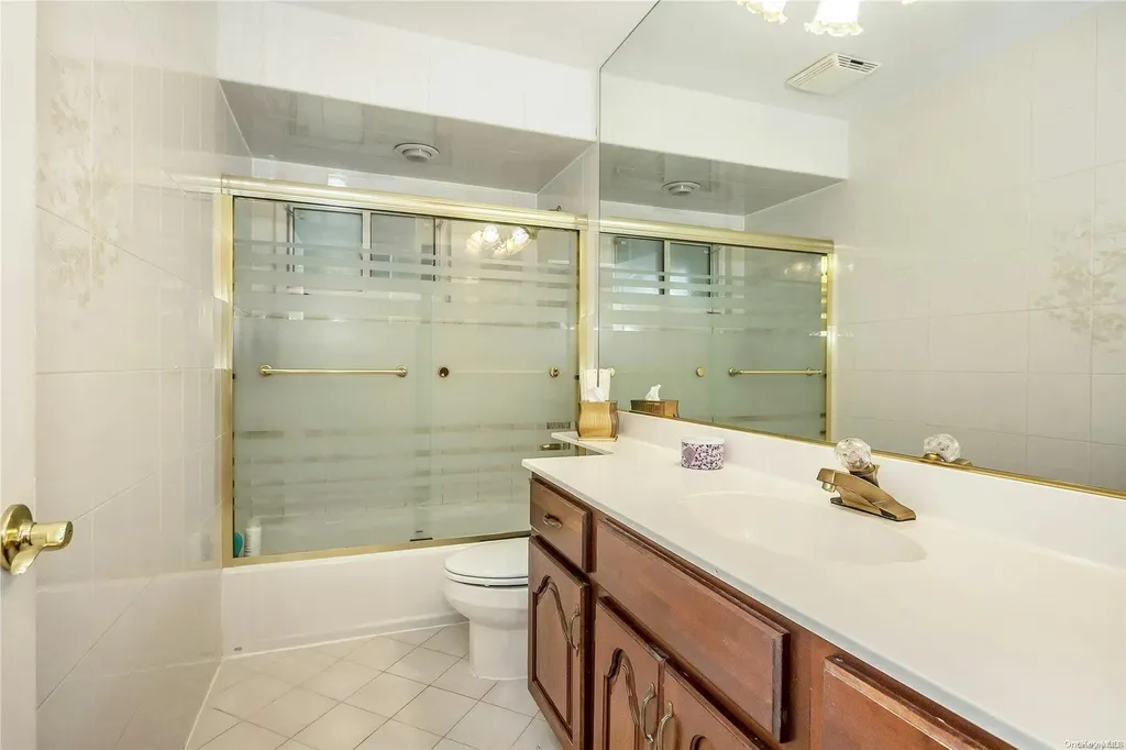 105 Ira Road Syosset NY 11791