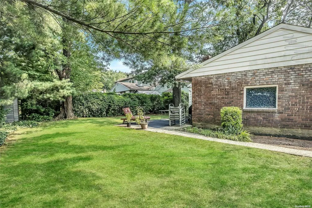 105 Ira Road Syosset NY 11791