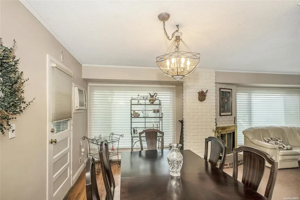 105 Ira Road Syosset NY 11791