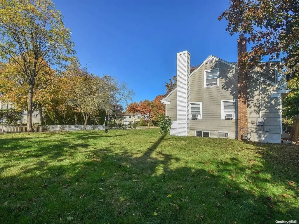 20 Darby Place Glen Head NY 11545