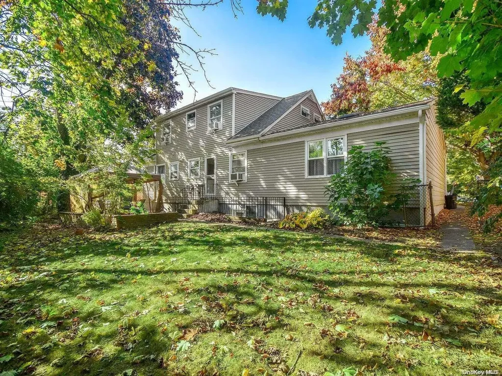 20 Darby Place Glen Head NY 11545