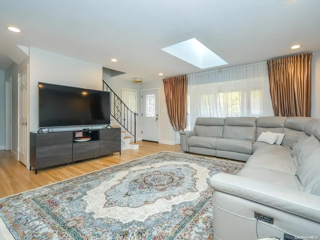 20 Darby Place Glen Head NY 11545