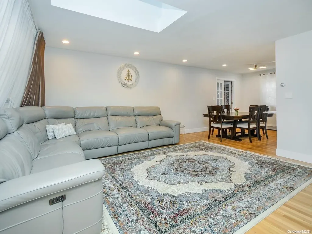 20 Darby Place Glen Head NY 11545