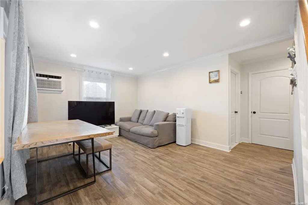 9 Primrose Lane Levittown NY 11756