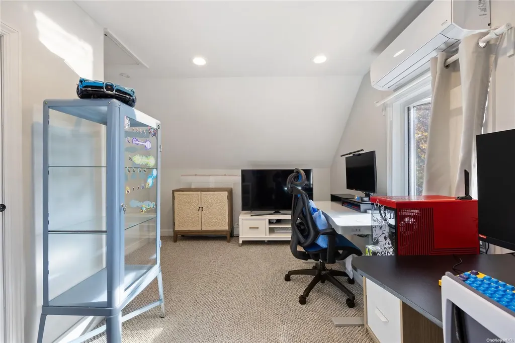 9 Primrose Lane Levittown NY 11756