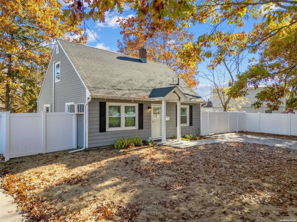 9 Primrose Lane Levittown NY 11756