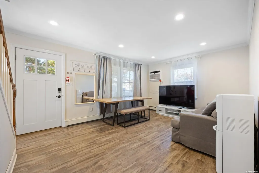 9 Primrose Lane Levittown NY 11756