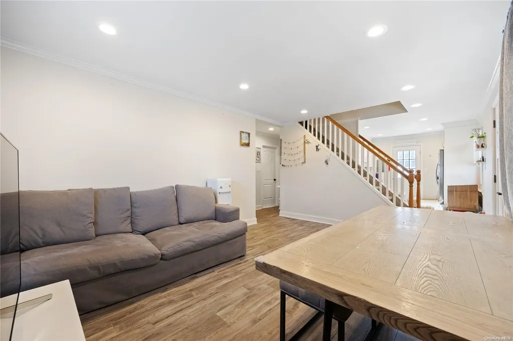 9 Primrose Lane Levittown NY 11756
